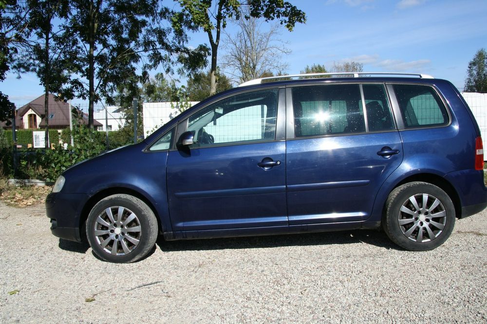 Volkswagen Touran 2.0 TDI na aluskach długie opłaty