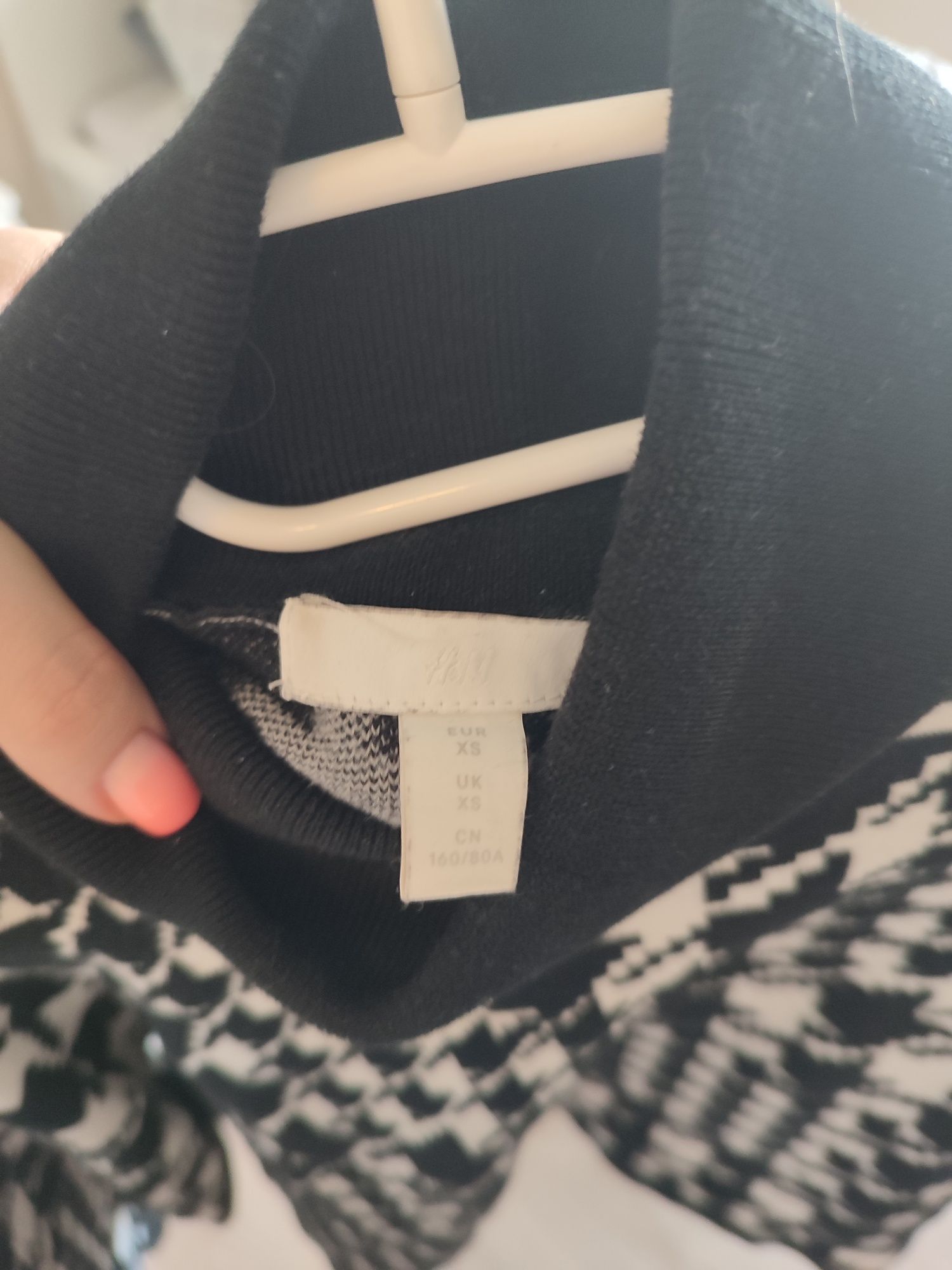 Sweter pepitka czarny H&m
