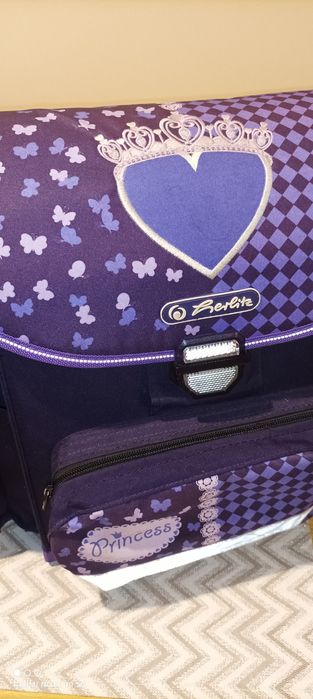 Tornister dziewczęcy.