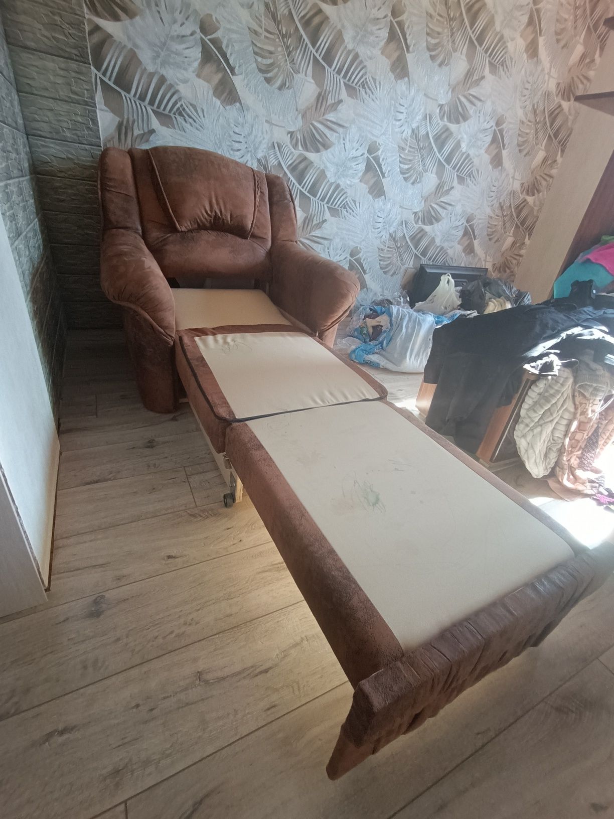 Продам крісло,яке розложується.Самовивіз.