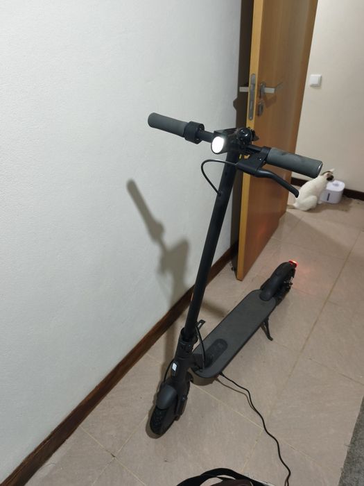 Trotinete Elétrica Xiaomi Mi Electric Scooter Essential Preta - Nova