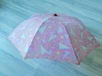 Parasol damski składany, manualny. W geometryczne kształty i kropeczki