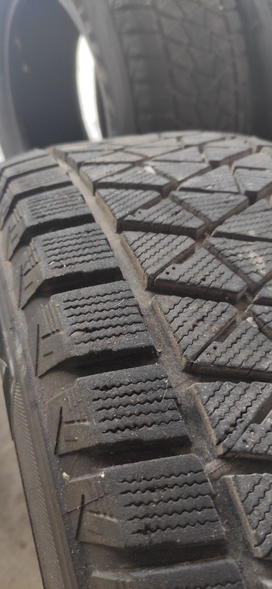 Bridgestone blizzak DM-V2 245/65/17