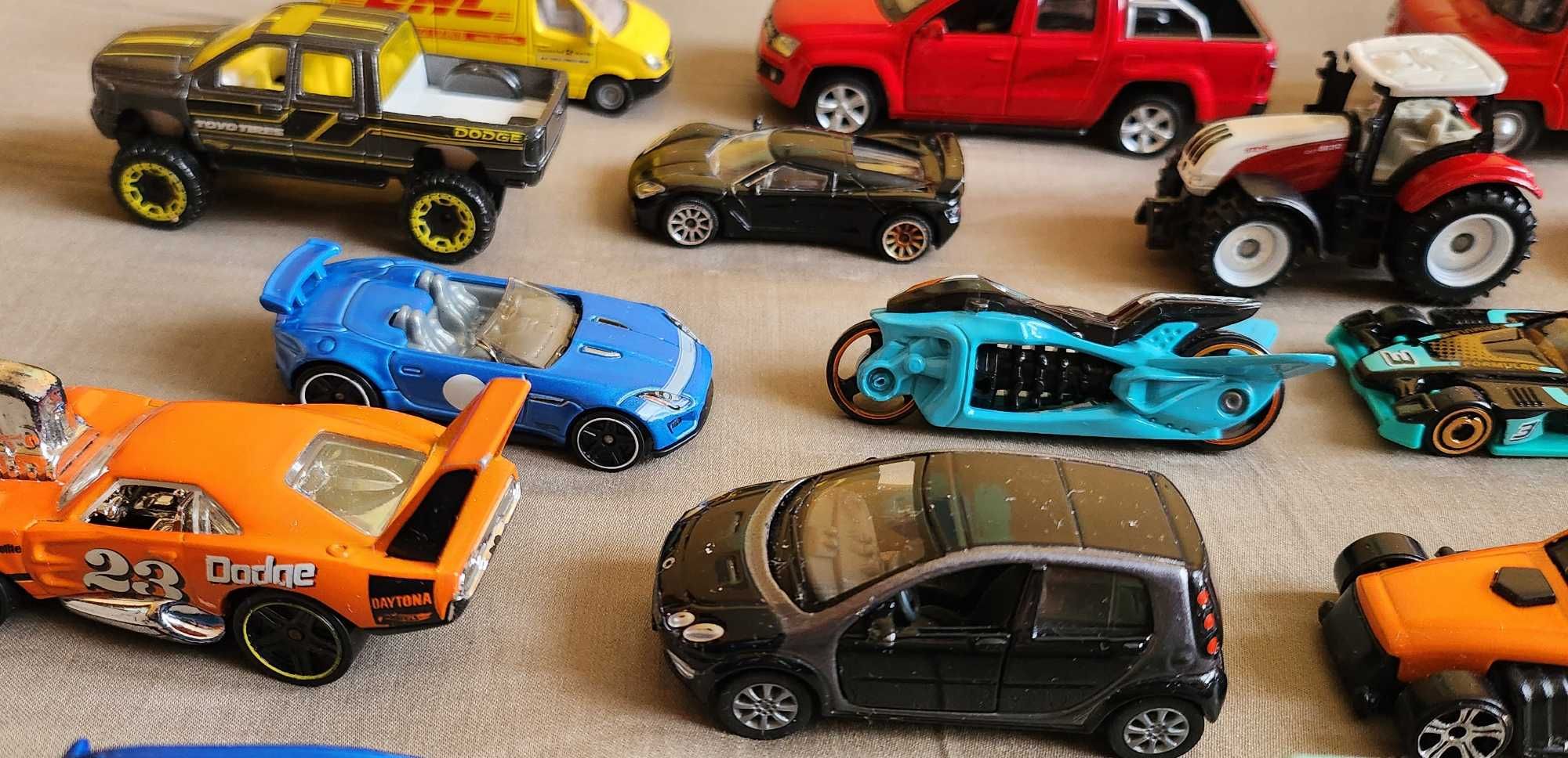 Kolekcja 22 szt modeli aut hot wheels matchbox i innych