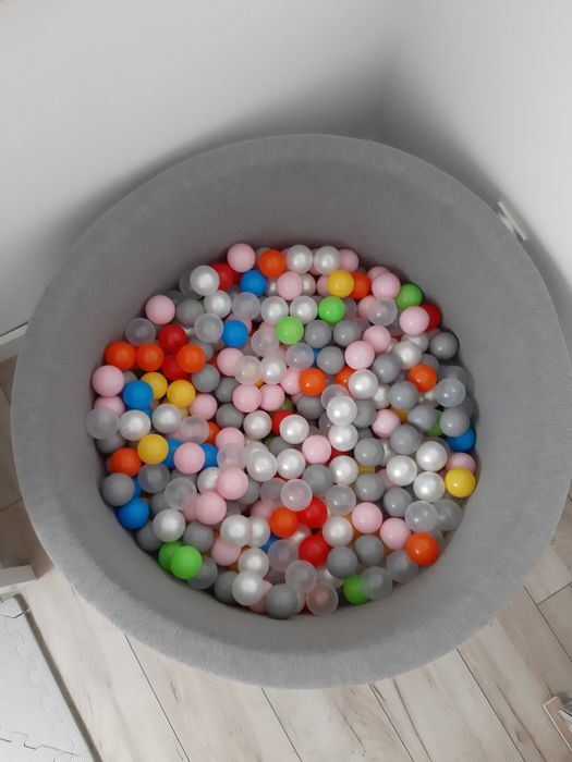 Basen suchy z piłeczkami