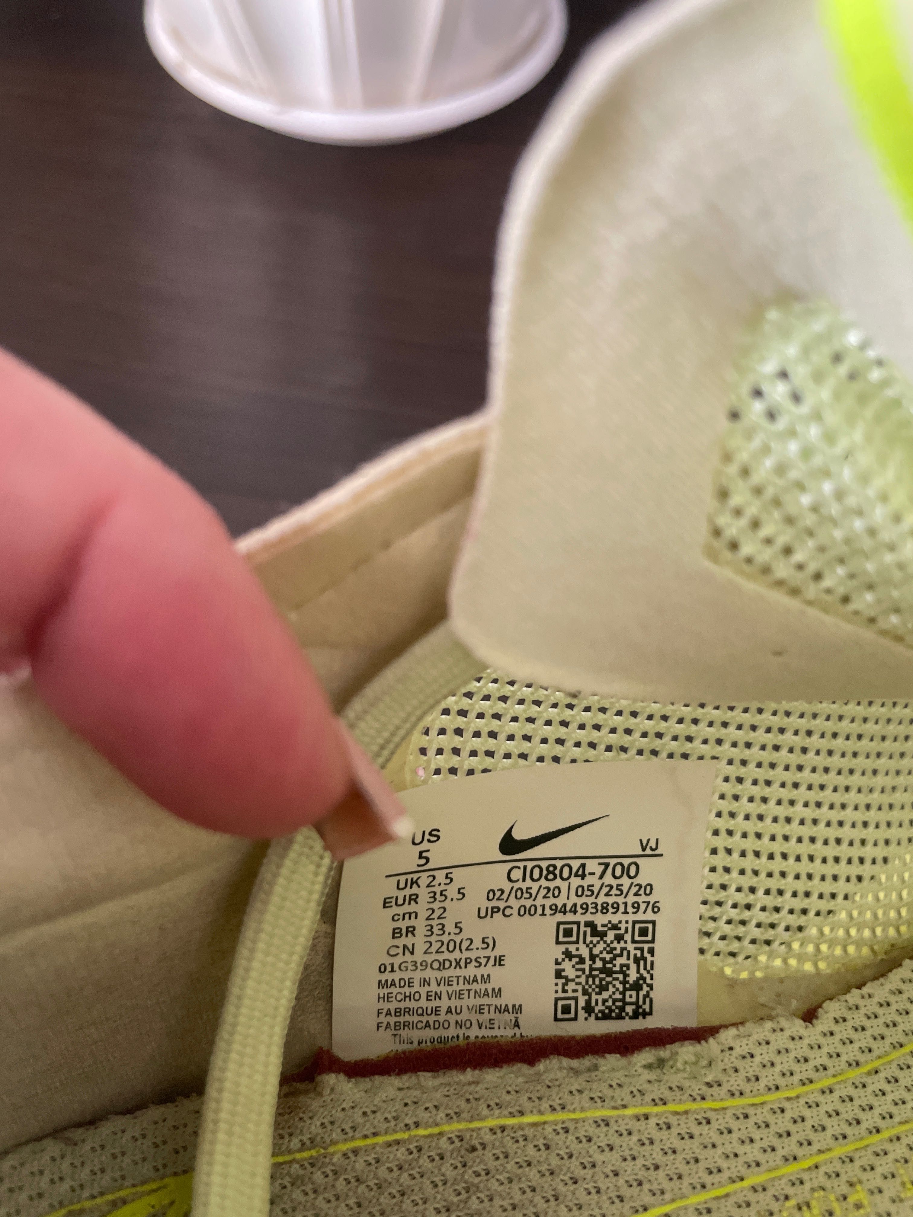 Кроссовки женские Nike