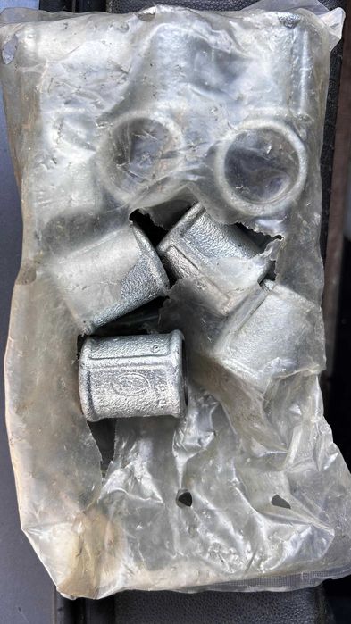 Żeliwne elementy hydrauliczne - mufy, nyple, zawory, pasta