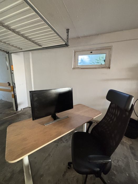 Markus Cadeira de secretária + secretária + samsung UHD