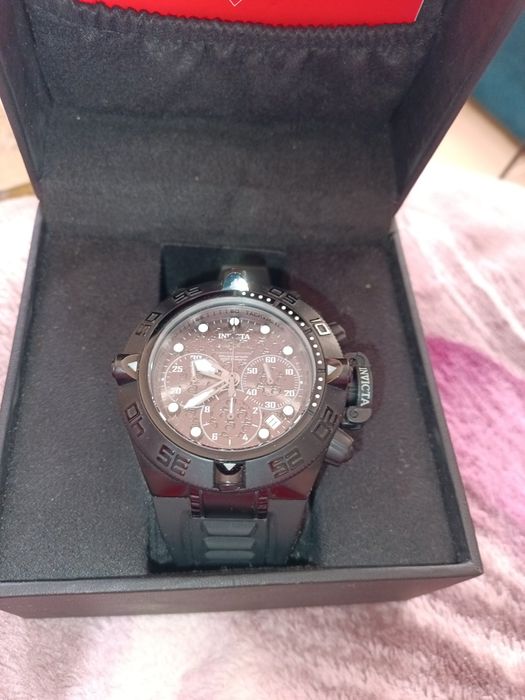 Продаю часы Invicta и 3 смарт часов.