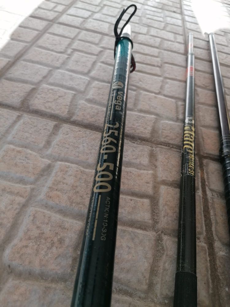 Carretos, canas de pesca e chumbos