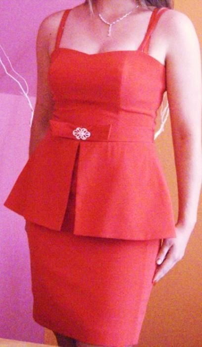 Śliczna czerwona sukienka baskinka wesele 40 M L