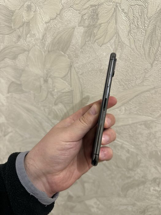 iPhone X 64g не вмикається