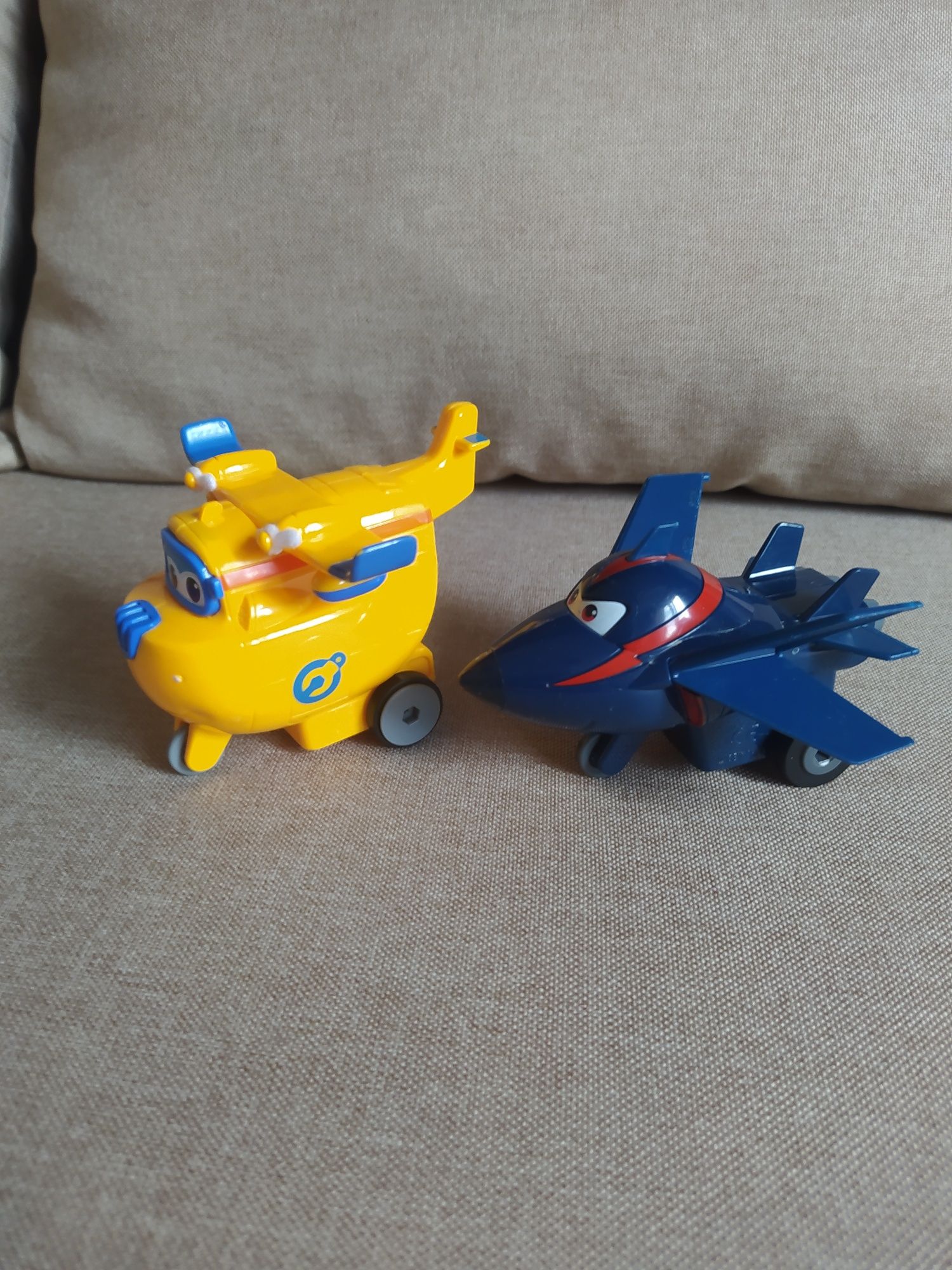 Zabawki samoloty Super Wings Śrubek i Agent Chase 2 sztuki