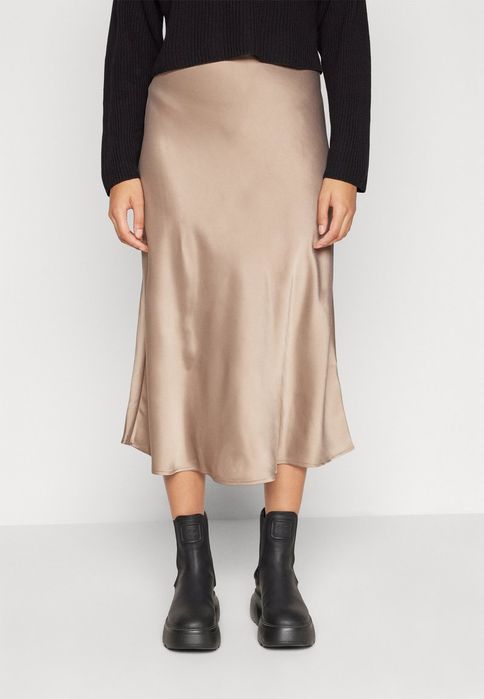 Spódnica trapezowa z satyny Yas XL