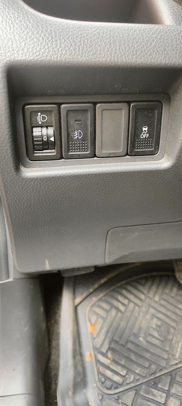 Suzuki Swift Autentyczny mały przebieg, dwa komplety nowych opon, "Krown"