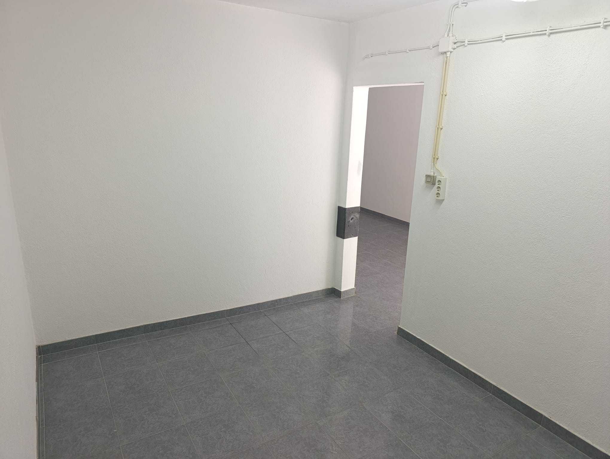 Aluga-se Garagem/Armazém - Paço de Arcos