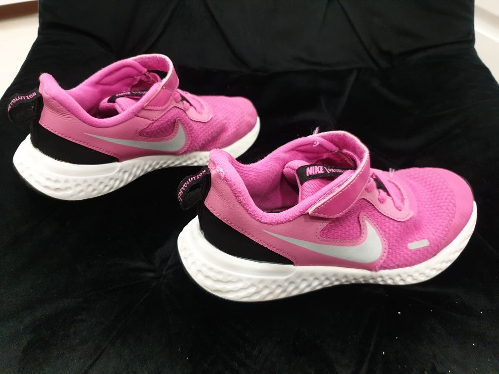 Sprzedam buty Nike Revolution damskie dziewczęce r. 33