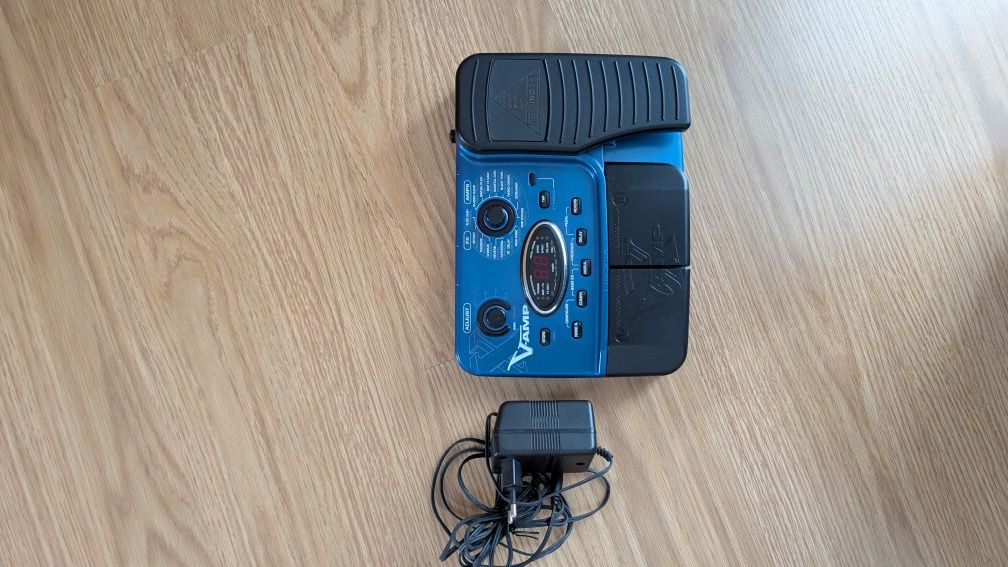 Pedaleira behringer x-vamp lx1-x