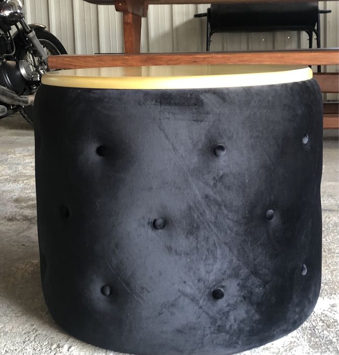 Mesa em veludo baixa