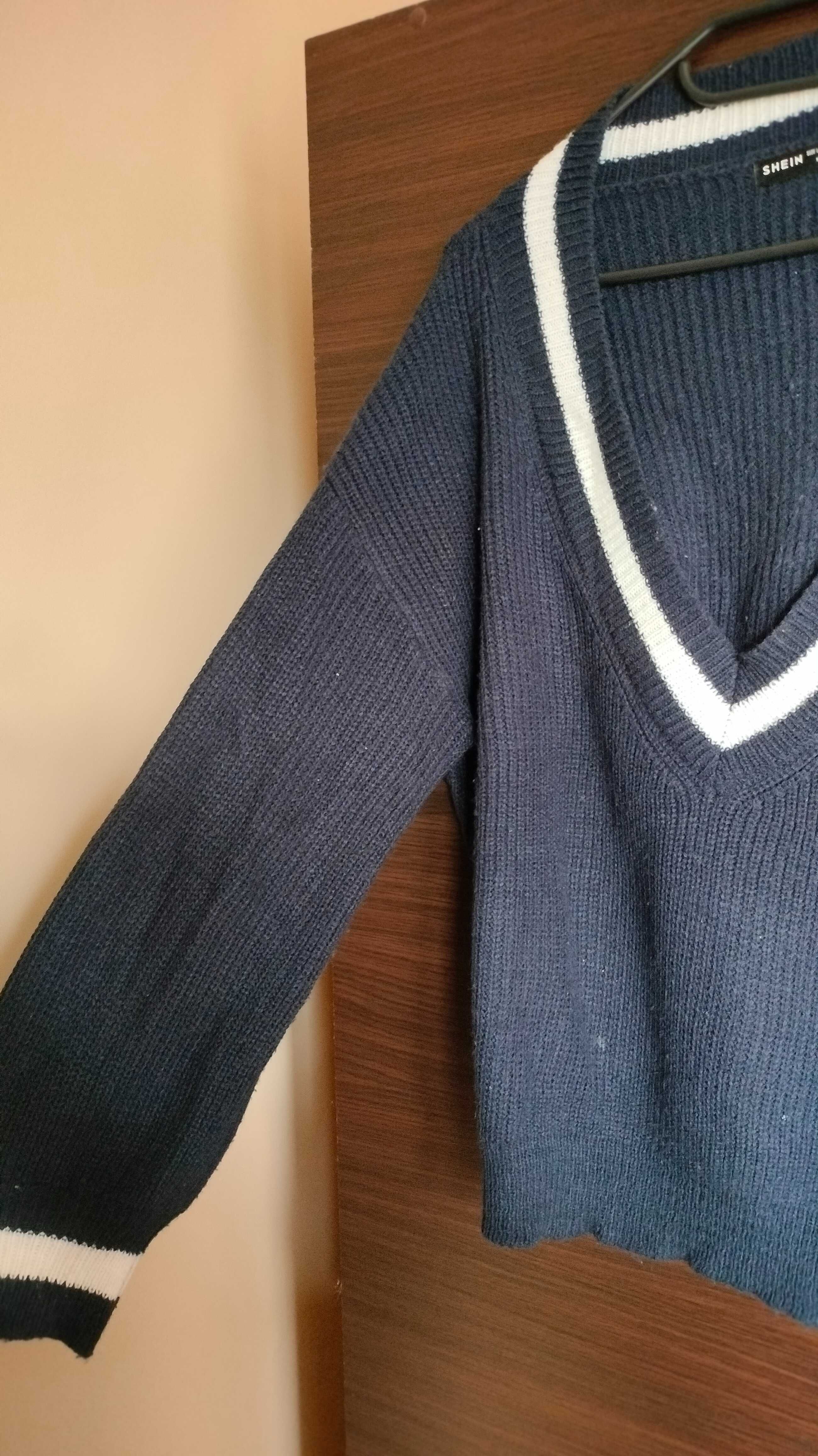 Shein sweterek sweter głęboki dekolt v luźny uczennica