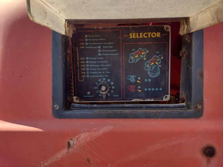 Opryskiwacz 2500l Hydraulicznie rozkładany