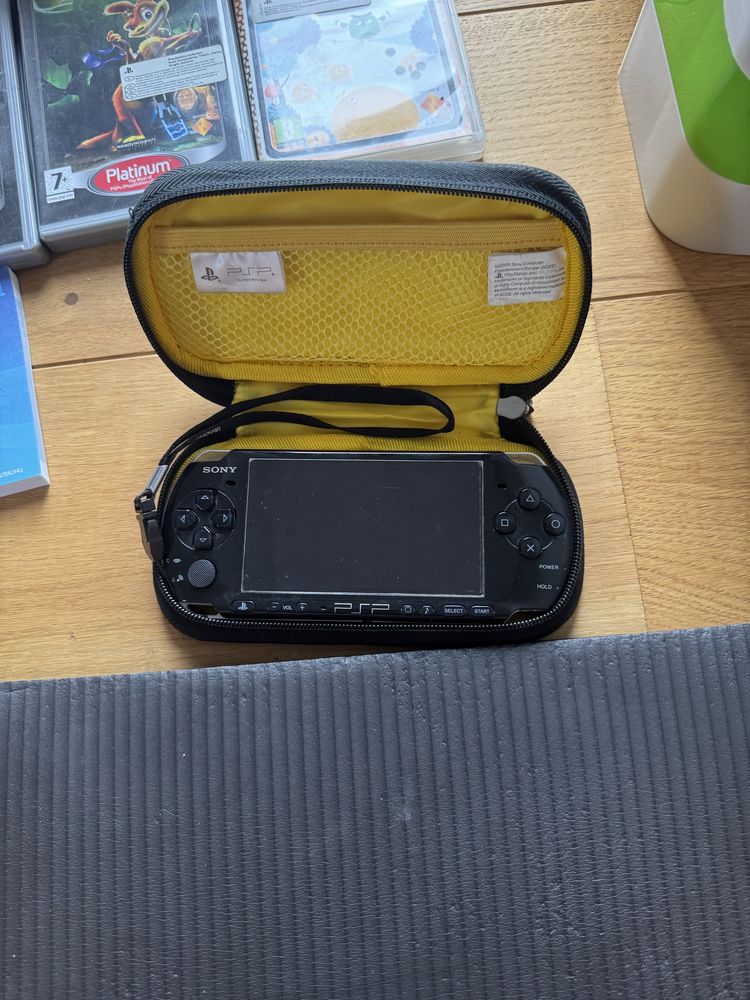 Psp konsola + gry + etui na konsole