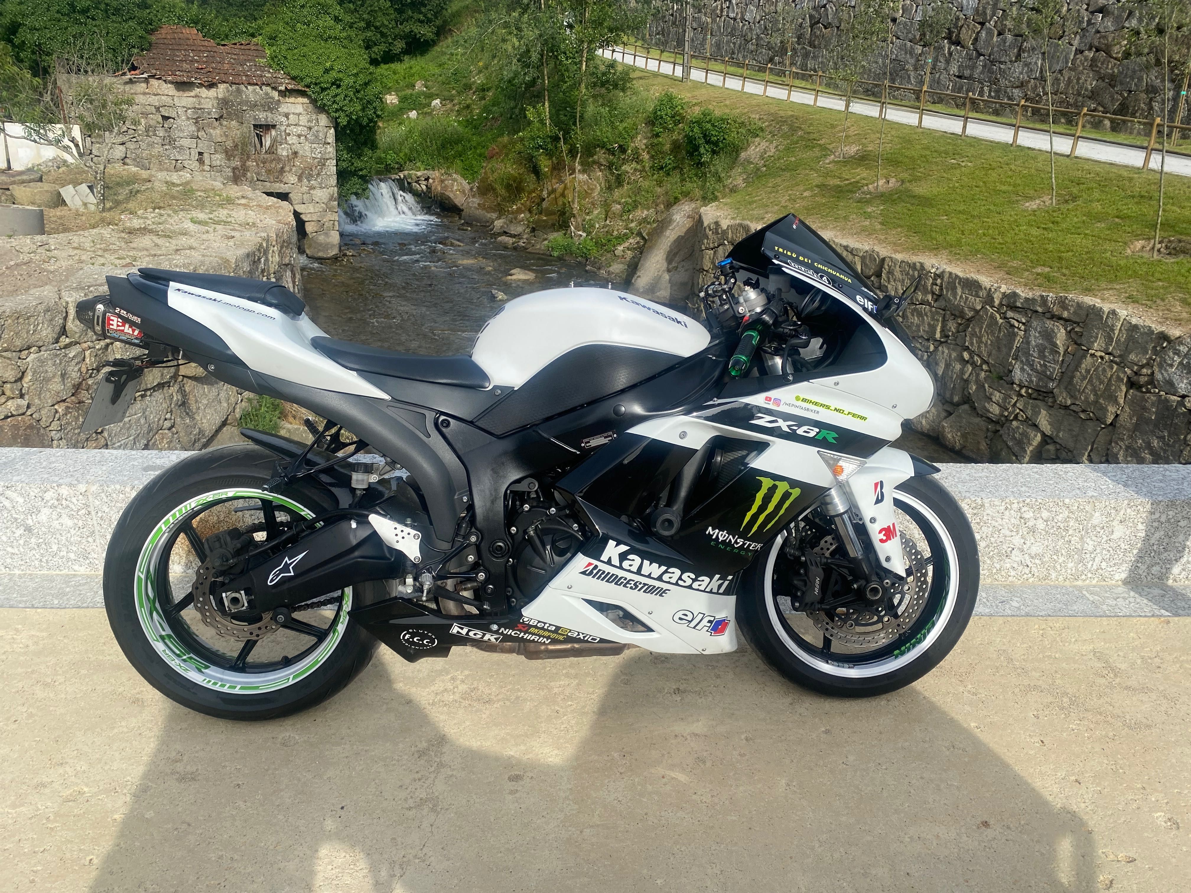 Kawasaki Ninja 8/2008 sem nada a fazer