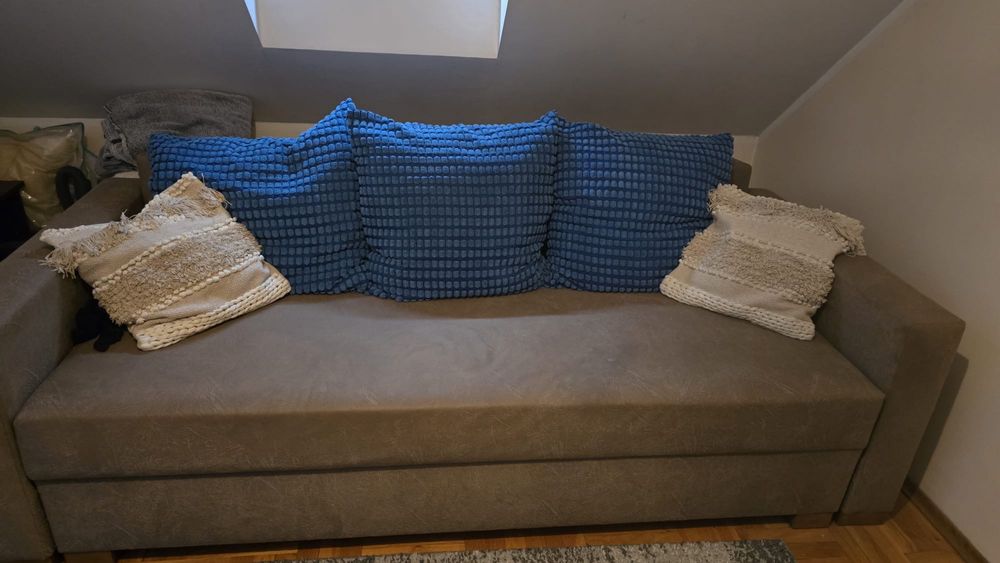 Sofa z funkcją spania I skrzynia na pościel