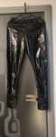 Leginsy latexowe.