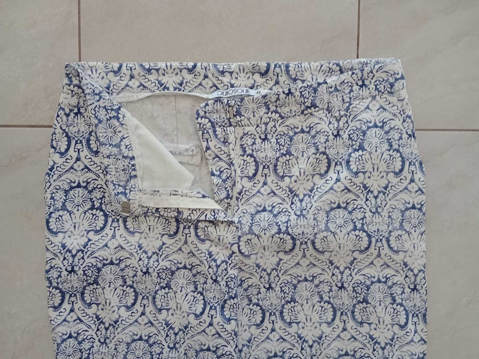 Eleganckie białe spodnie Quiosque nadruk print wzór