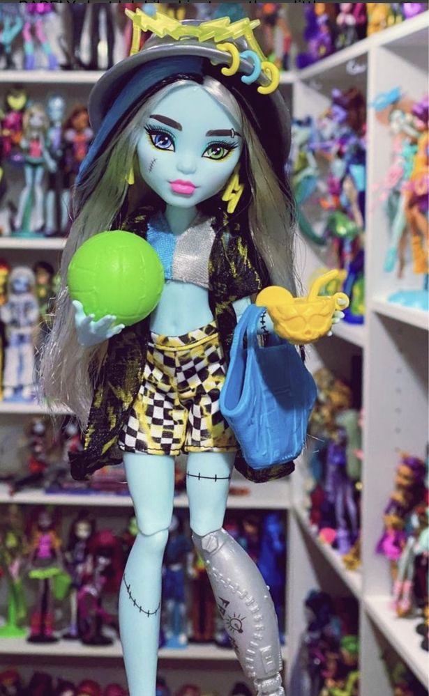 Монстер Хай Френкі Monster High Scare-adise Island Frankie