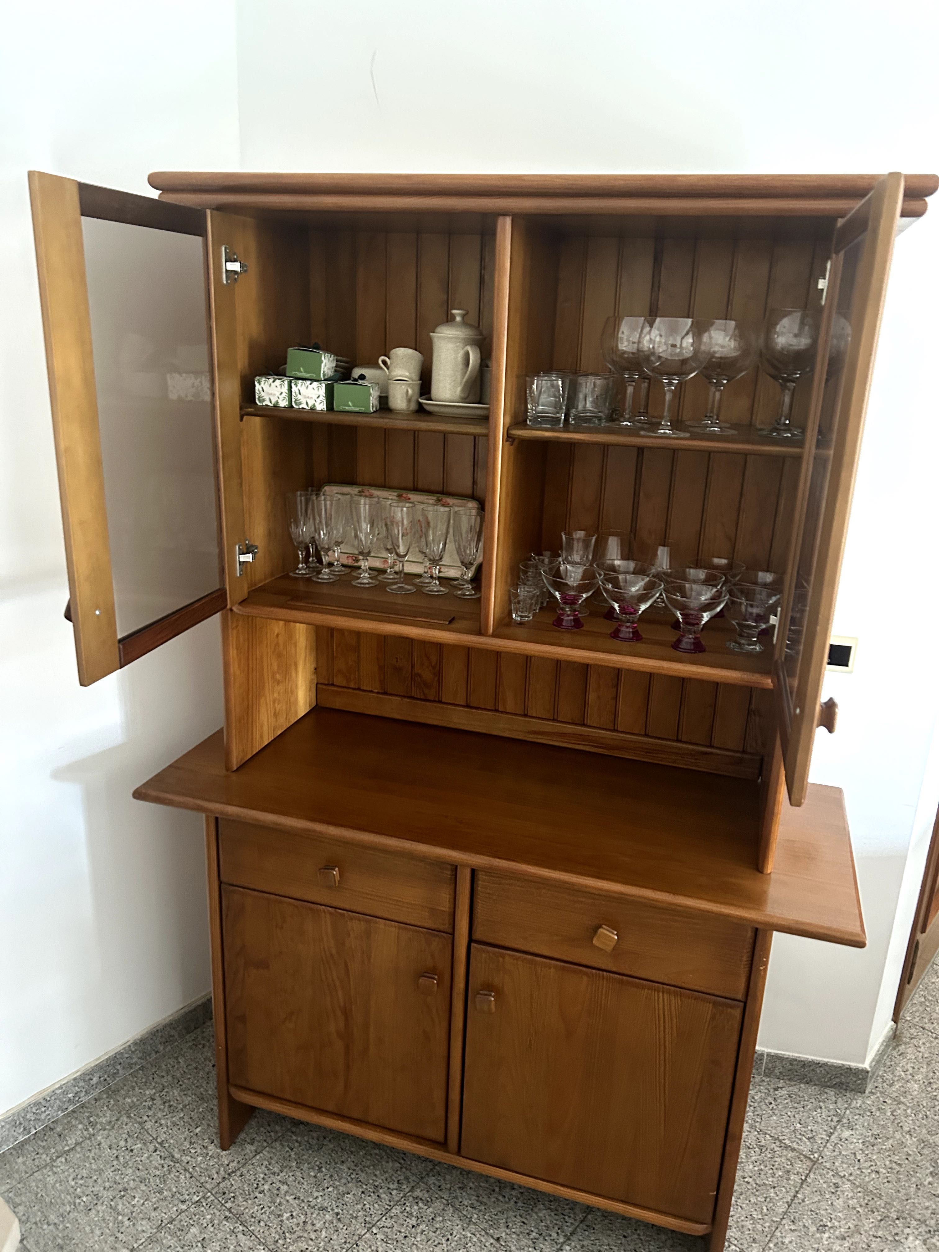 Armário / Vitrine em madeira de cerejeira