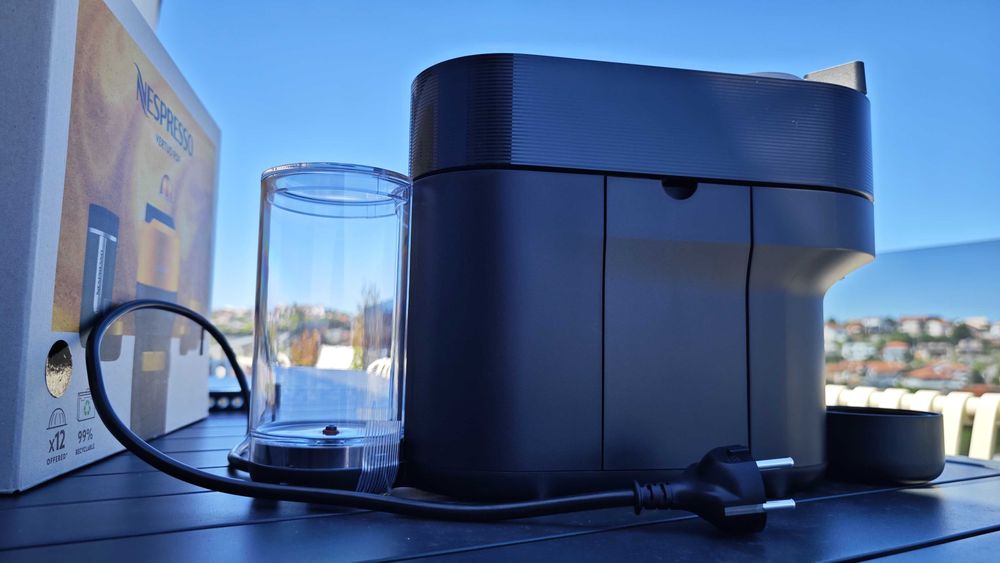 Maquina de café Nespresso Vertuo Pop nova