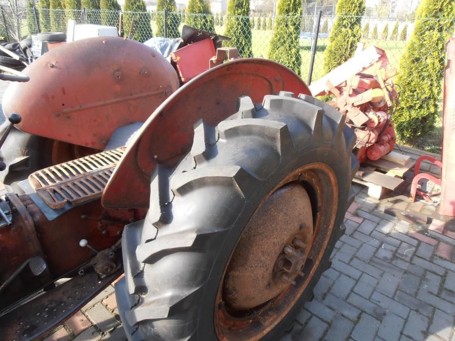 Massey Ferguson 35 , 130 części.