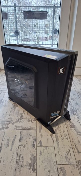 Komputer Gamingowy + monitor I klawiatura