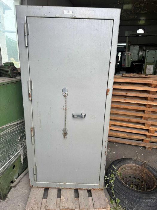 SEJF - Waga około 1000 kg