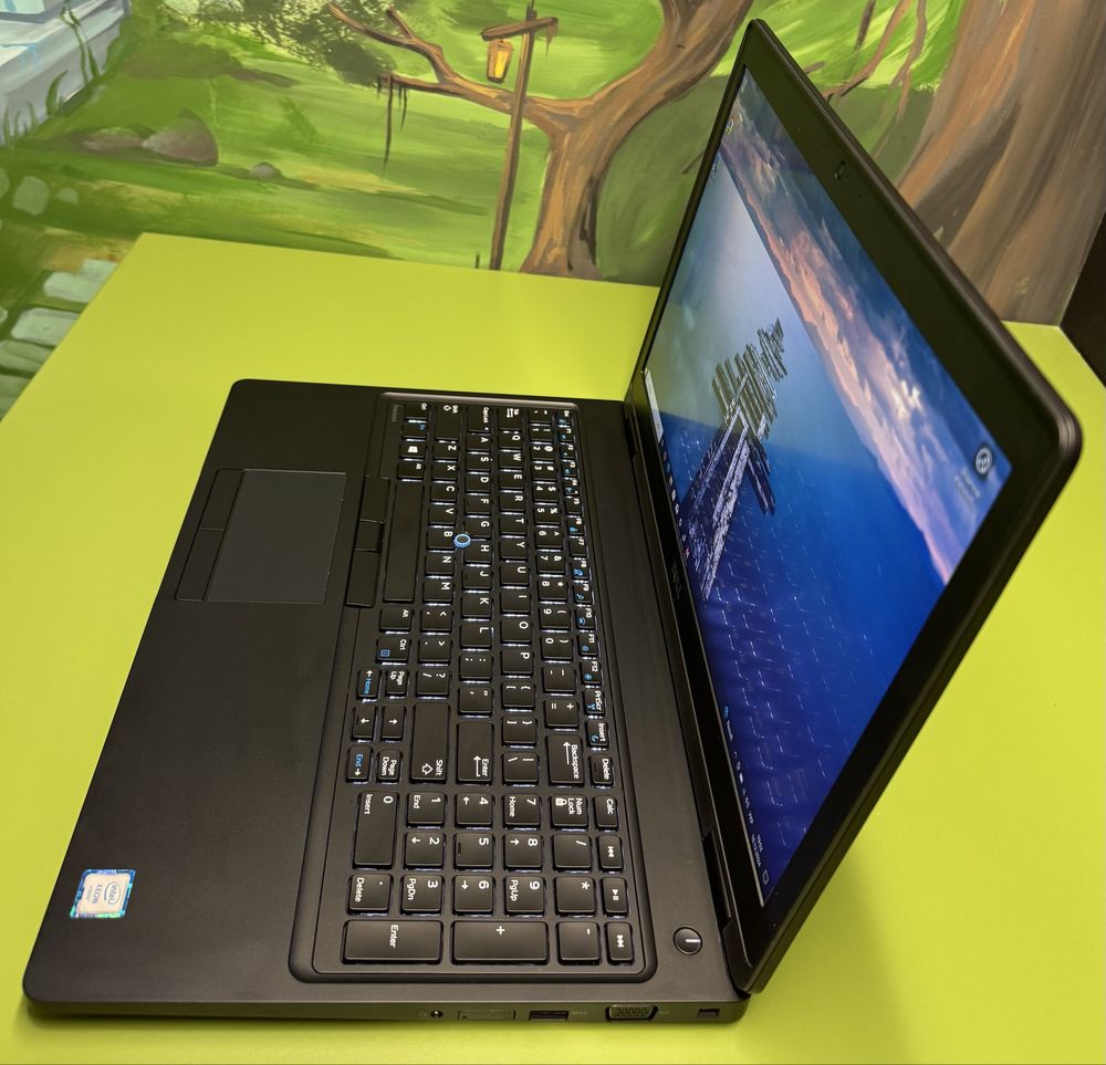Dell Precision 3520 (Xeon E3-1505m, 16gb, 256ssd, Quadro 620m 4gb)