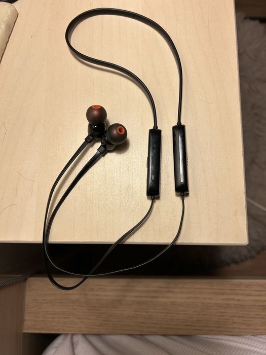 Auriculares JBL 115 BT sem fio