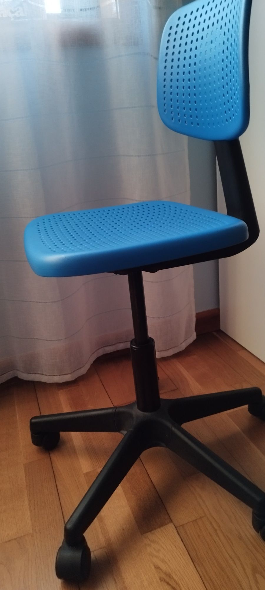 Vendo cadeira nova de secretária