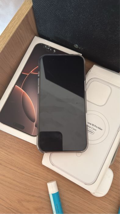 Iphone 16 pro max Gold