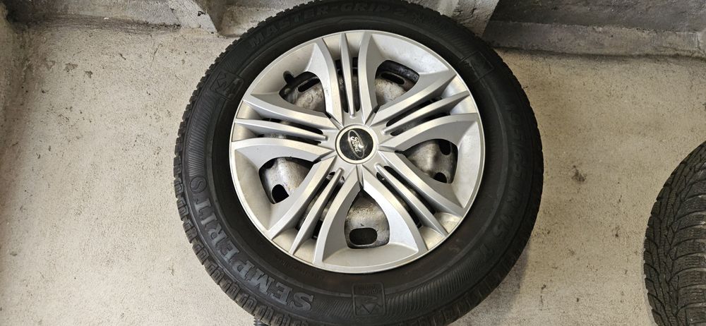 Koła ford focus 15cali 5x108 opony zimowe stan bdb plus kołpaki