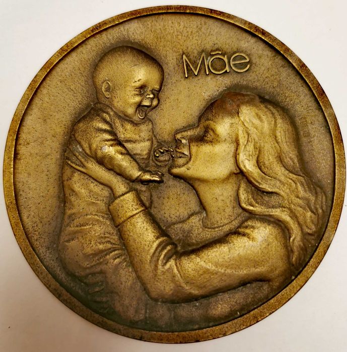 Medalha com a MÃE como motivo