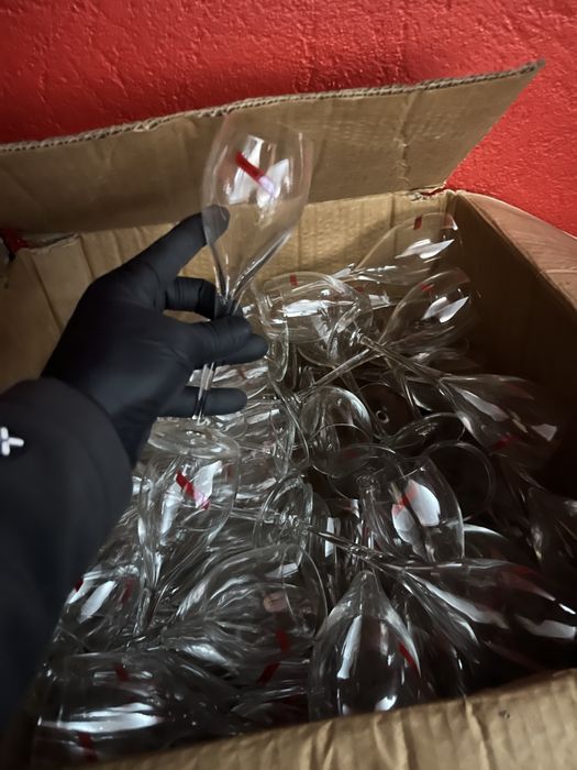 Recheio de loiça e copos