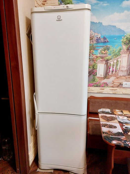 Холодильник INDESIT