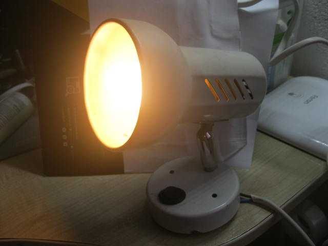 Світильник під лампу Е27  настінний з кнопкою білий