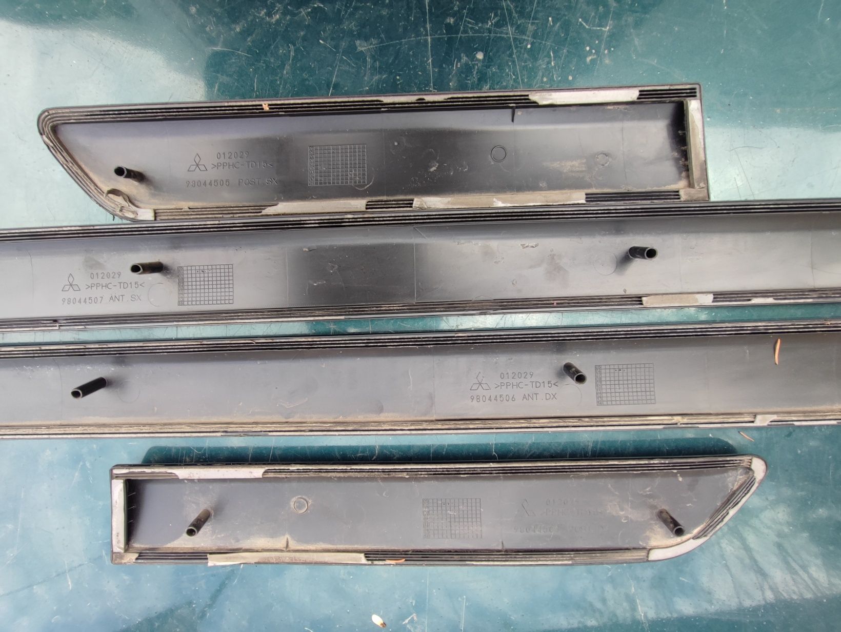 Listwa drzwi Mitsubishi Colt czc cabrio blotnik listwa boczna ozdobna
