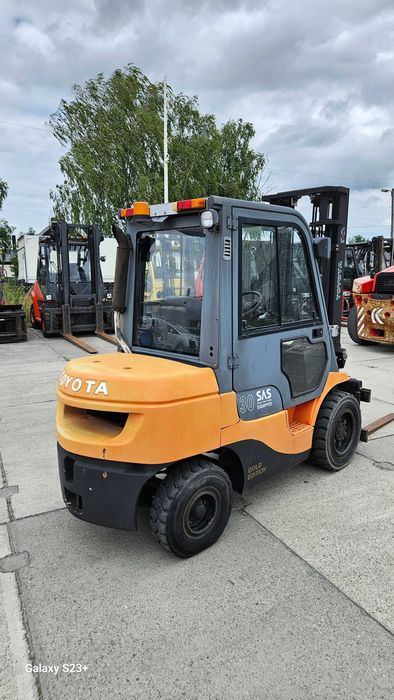 Wozek widłowy Toyota 7FDF30 2006r Kabina Przesuw 4976mth