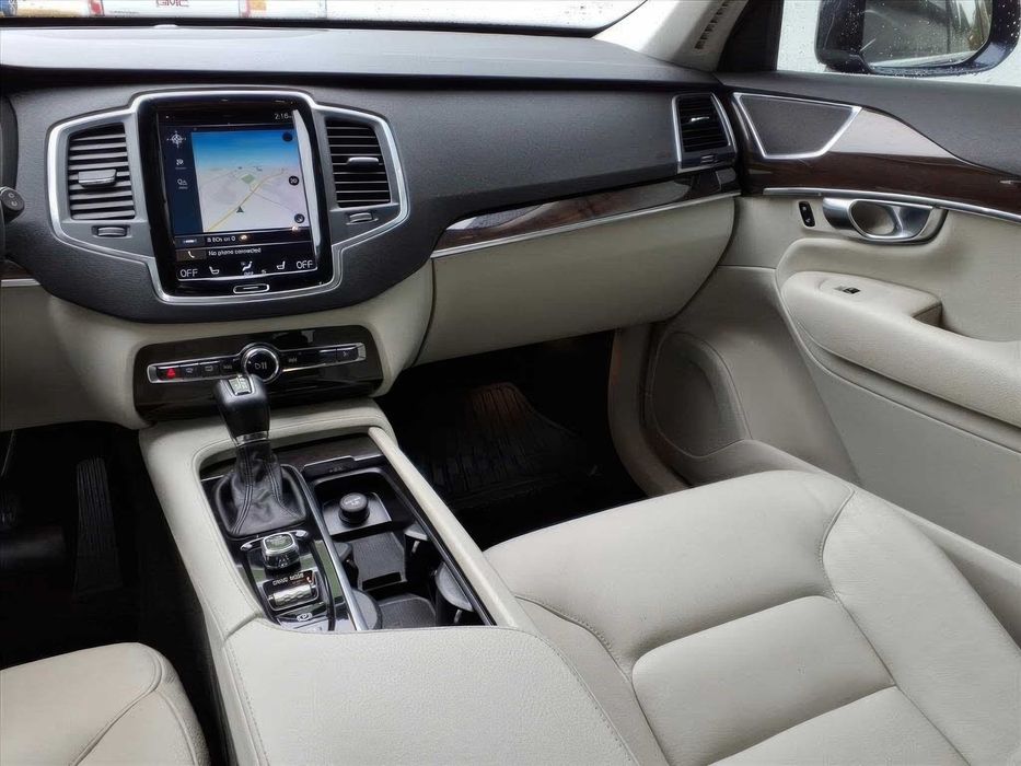 Volvo XC90 T6 Momentum      2019