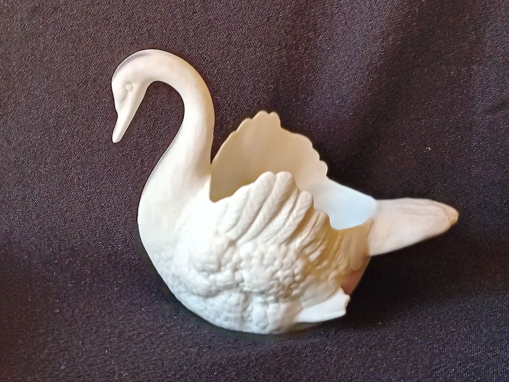 Figura de Cisne floreira em biscuit Vista Alegre