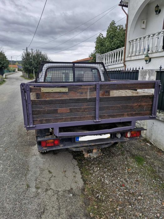 Mazda BT-50 2.5 TD 4x4 – 2001 – Robusta e pronta para tudo!